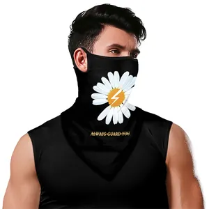 Vue détaillée du masque noir avec boucles d'oreilles, motif marguerite et texte imprimé