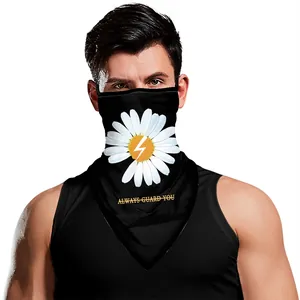 Détail du masque à boucles d'oreilles avec imprimé marguerite et slogan 'ALWAYS GUARD YOU'