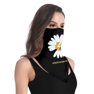Détail du masque de protection solaire noir avec imprimé marguerite et éclair