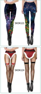 Vista de leggings navideños festivos con estampados de árboles estrellados e ilusión de falda