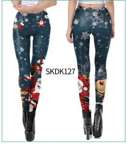 Vista frontal y trasera de leggings navideños con estampados digitales de Papá Noel y renos