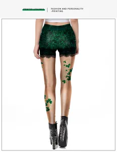 Détail du legging Saint-Patrick avec imprimé dentelle verte et motifs de trèfles à trois