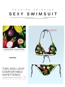 Dettaglio bikini con stampa frutta tropicale con motivi di pitaya e frutto della passione