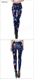 Vista frontal y posterior de los leggings brillantes con estampado de bandera de EE. UU.