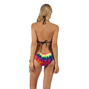 Ensemble bikini dos nu pour femme avec haut noir et culotte imprimée arc-en-ciel tie-dye