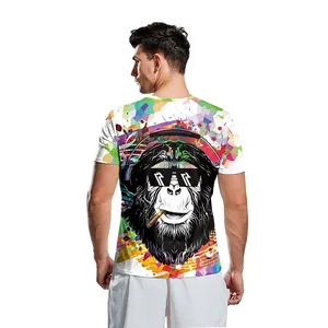 Détail de l'imprimé gorille coloré avec casque au dos d'un t-shirt blanc pour hommes