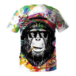 Gros plan sur l'imprimé 3D d'un gorille avec lunettes et casque sur un t-shirt homme