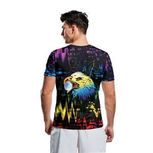 Détail du dos d'un t-shirt pour homme avec impression numérique d'aigle en 3D