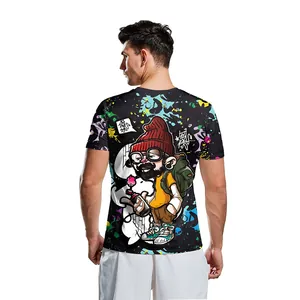 Détail macro de l'imprimé graffiti coloré au dos du t-shirt noir pour hommes à col rond