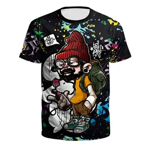 Détail d'imprimé graffiti numérique 3D sur un t-shirt homme au style hip-hop