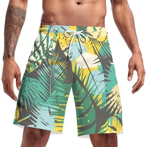 Dettaglio dei pantaloncini da spiaggia con stampa palmata, elastico e coulisse bianca