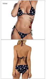Detail van donkere punk bikini set met paarse spinnenweb 3D print en zijwaartse veters