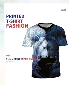 Dettaglio della stampa 3D del leone su t-shirt con simboli di sole e luna sulla fronte