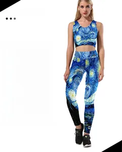 Détail de l'imprimé La Nuit Étoilée de Van Gogh sur legging de yoga extensible femme