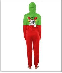 Vue arrière de la combinaison à capuche de Noël avec motif patchwork rouge et vert