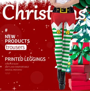 Détail de leggings de Noël avec imprimés festifs rouge et blanc et rayures vertes