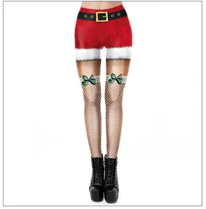 Détail de leggings de Noël avec motif Père Noël, texture résille et nœuds décoratifs