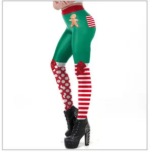 Detalle de leggings navideños con estampado de hombre de jengibre y rayas