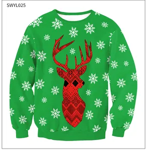 Détail du sweat de Noël vert avec imprimé renne rouge 3D et flocons de neige