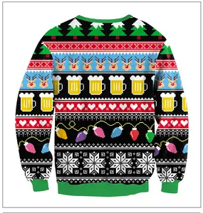 Detail eines Weihnachts-Langarmshirts mit festlichem Bier- und Rentier-Digitaldruck