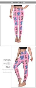 Détail de legging de yoga taille haute avec motifs de signes dollar en impression rose