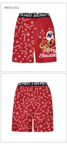 Vista frontal y trasera de los calzoncillos de Navidad rojos para hombre con carlinos