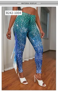 Détail du motif écailles de sirène dégradé et de l'aileron 3D sur le legging élastique