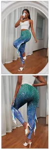 Détail du legging sirène avec imprimé écailles de poisson et nageoires en 3D