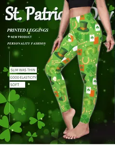 Détail du legging de la Saint-Patrick avec imprimés de trèfles verts et de charmes