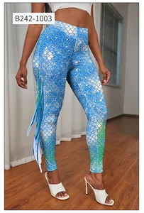 Détail de leggings écailles de sirène dégradé bleu avec nageoire 3D pour déguisement