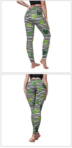 Détail de legging Saint-Patrick avec trèfles verts sur rayures noires et blanches