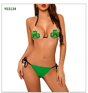 Detail des St. Patricks Day Bikini-Oberteils mit Kleeblatt-Print und Schnürbändern