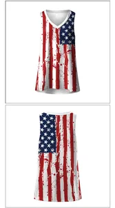 Vorder- und Rückseite des V-Ausschnitt-Tops mit kunstvollem USA-Flaggen-Druck und Used-Effekt