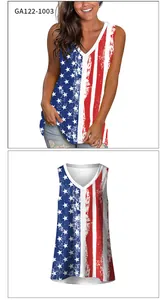 Detailansicht des V-Ausschnitt Tanktops mit US-Flaggen-Druck und Used-Look Sternenmustern