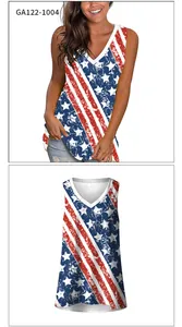Detailansicht des V-Ausschnitt-Tops mit einem Vintage-US-Flaggenmuster und Sternen