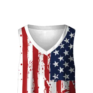 Lockerer V-Ausschnitt Tanktop mit US-Flaggen Digitaldruck und roten künstlerischen Farbspritzern
