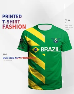 Detail des Brasilien Fußball-Fan-T-Shirts mit Nationalfarben und Sportabzeichen-Grafiken