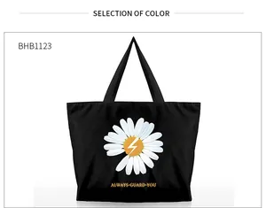 Detailansicht der schwarzen Segeltuchtasche mit Gänseblümchen-Druck und Slogan