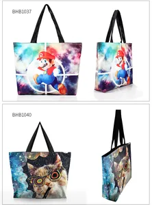 Vorder- und Seitenansicht von Canvas-Taschen mit Super Mario- und Galaxie-Katzen-Druck