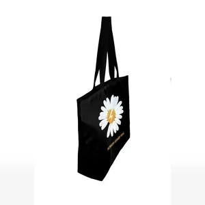 Schwarze Canvas-Tragetasche mit Gänseblümchen-Druck und Always Guard You Schriftzug