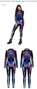 Détail de l'imprimé squelette coloré sur un body d'Halloween noir avec vue du dos