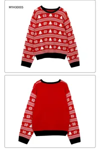 Détails du pull de Noël rouge montrant les motifs de flocons et les poignets côtelés