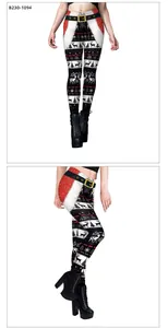 Détails du motif de Noël avec renne et ceinture de Père Noël sur leggings de yoga