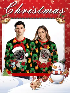 Detail eines Weihnachts-Doppelpullovers mit Mops-Drucken und festlichen Mustern