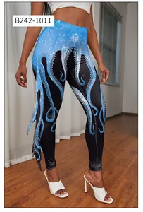Détail de leggings sirène avec imprimé tentacules de poulpe et franges sur le côté
