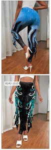 Détail du legging taille haute avec imprimé galaxie et motif de tentacules