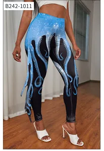 Détails du legging imprimé ciel étoilé avec tentacules de poulpe et franges sur le côté