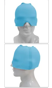 Detalle del gorro de alivio de migraña azul cielo con tela elástica y vista lateral