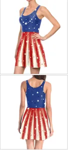 Détail du motif drapeau américain sur la robe plissée sans manches du Jour de l'Indépendance