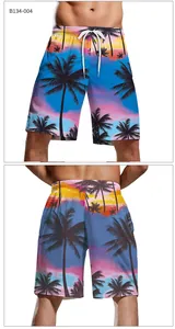 Vue avant et arrière du short de bain avec imprimé coucher de soleil et palmier tropical